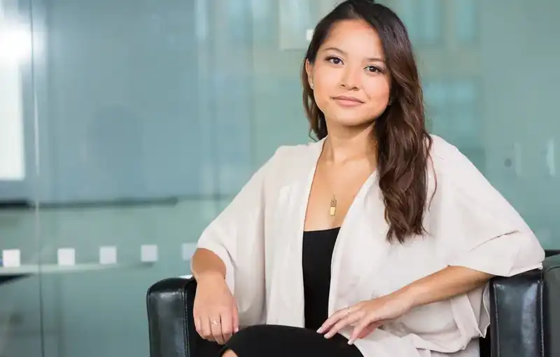 How to Know if Keeping Your Maiden Name at Work is Right for You